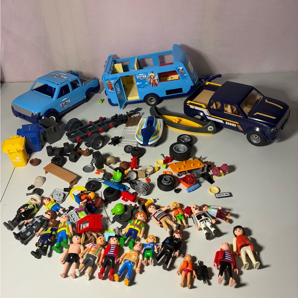 Playmobil 9502 Funpark Family Fun Camping Pickup Truck & Caravan Trailer